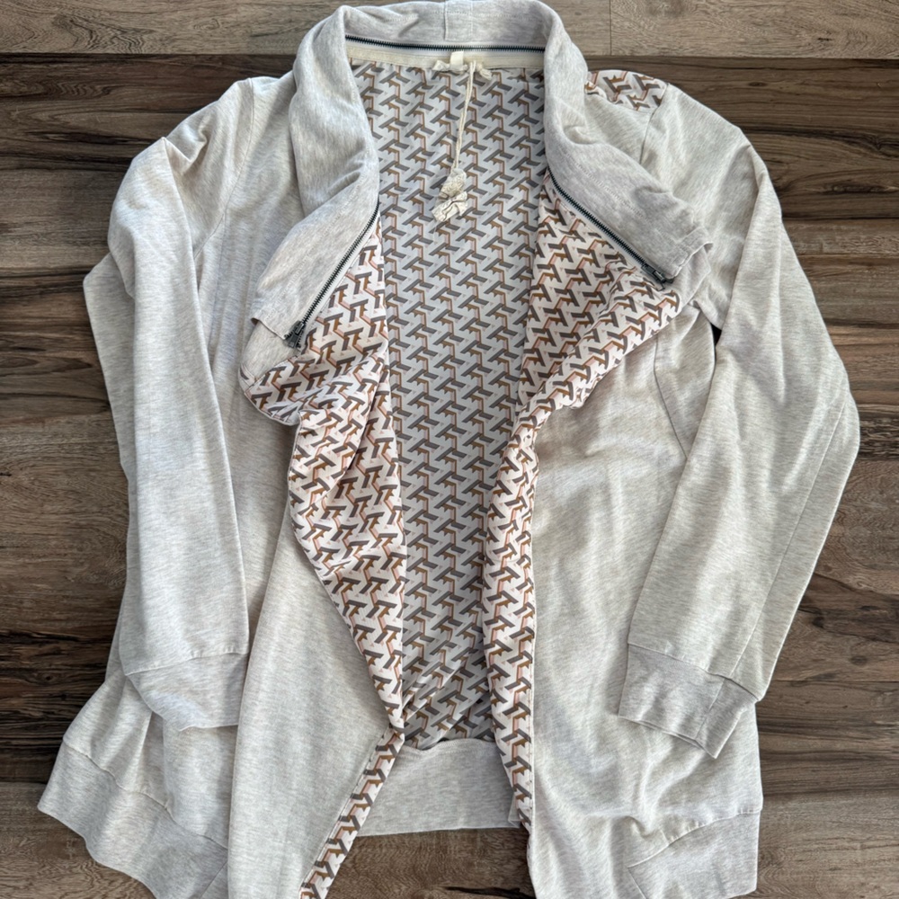 Mystree Light Gray Open Front Cardigan with Tan Patterned Lining